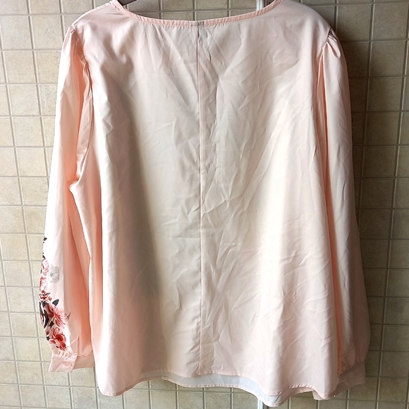 Shein curve Floral blouse - Picture 2 of 4